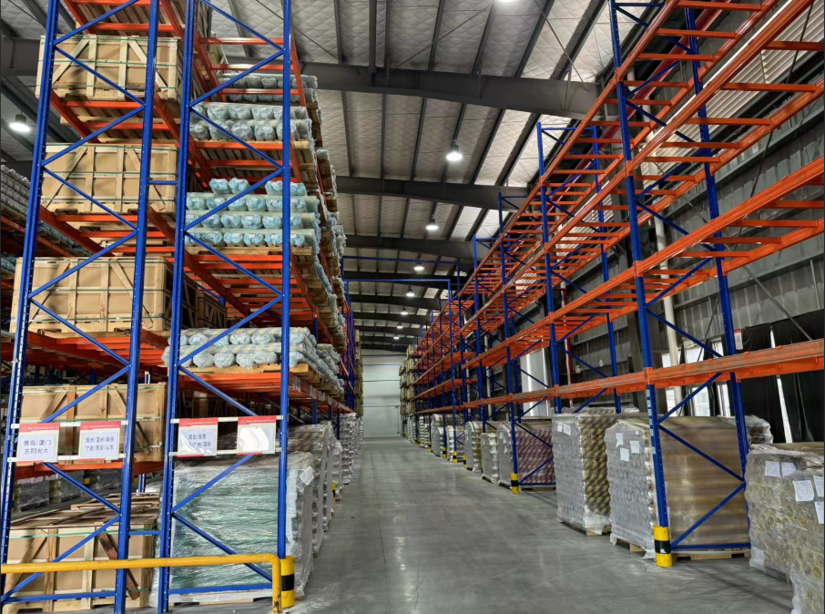 Long span pallet racking system